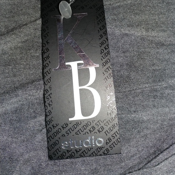 💛2/$20💛Interesting gray topwith ruffles and belt - Picture 5 of 7